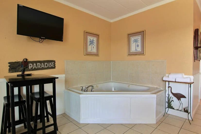Hotels with jacuzzi in room in Port Aransas