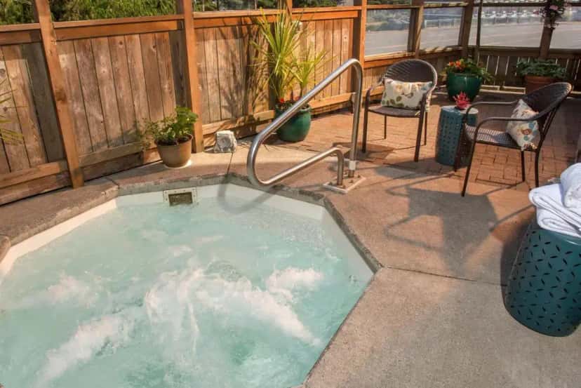 In-room hot tub at Shearwater Inn in Lincoln City, OR