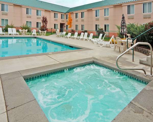 Hotels with jacuzzi in room in Bend