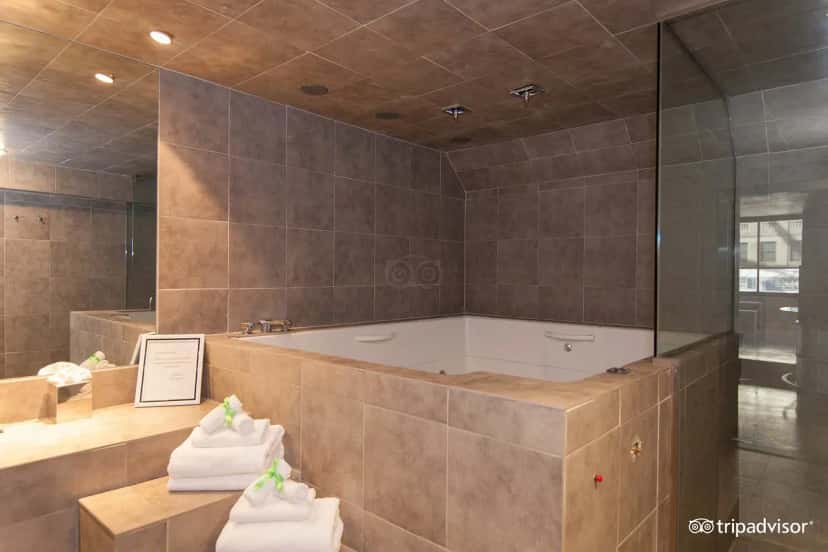 In-room hot tub at Shoreham Hotel in New York City, NY