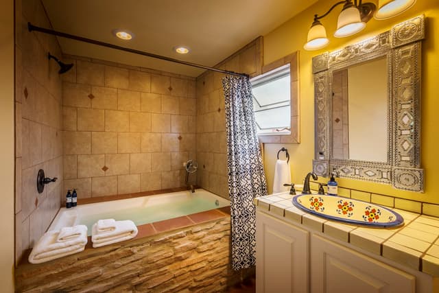 Deep soaking bathtub