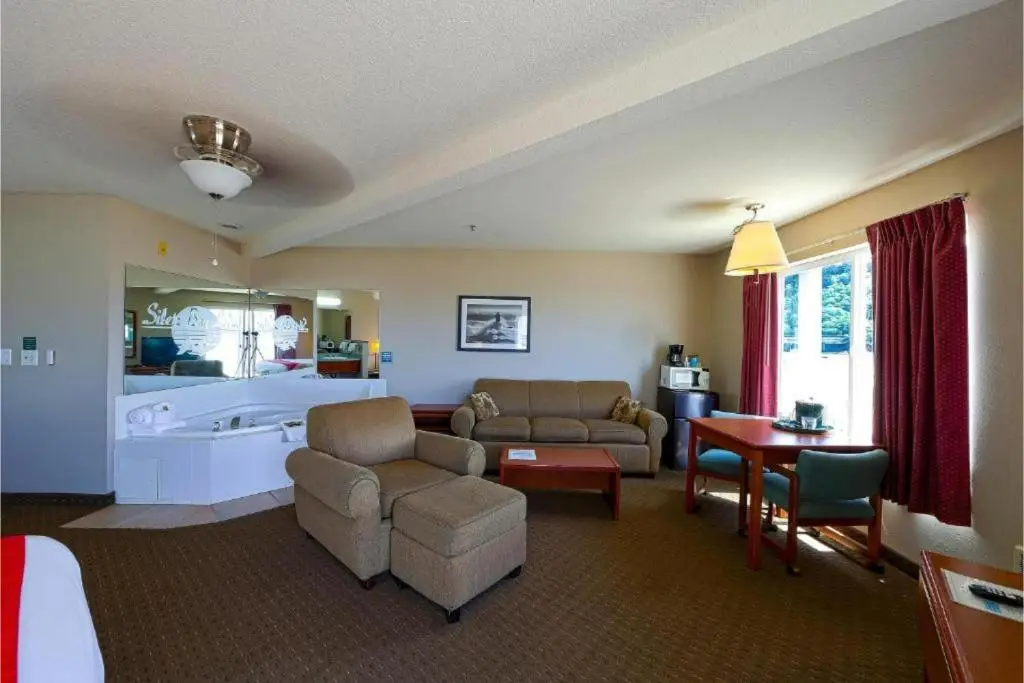 Private in-room jacuzzi tub in the King Suite with Jetted Tub with Balcony at Siletz Bay Beachfront Hotel by OYO Lincoln City