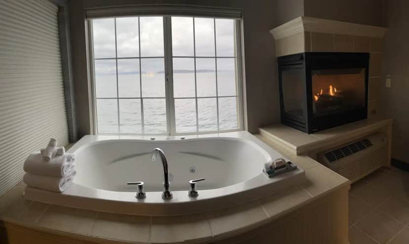 Private in-room jacuzzi tub at Silver Cloud Hotel - Mukilteo Waterfront