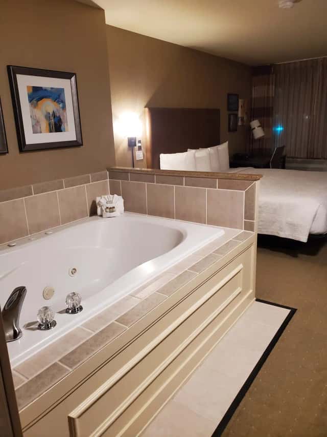 Jetted bathtub at Silver Cloud Hotel - Seattle Lake Union