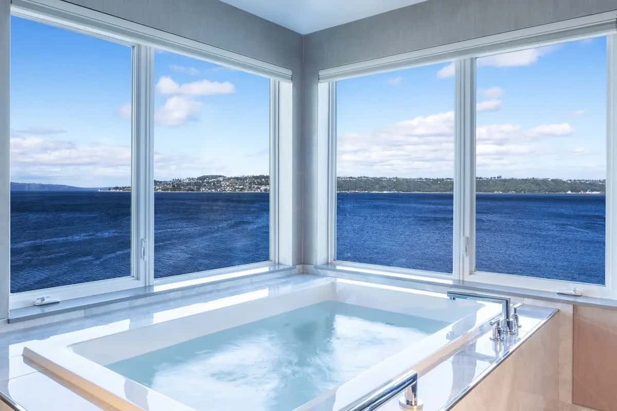 Private in-room jacuzzi at Silver Cloud Hotel - Tacoma Waterfront