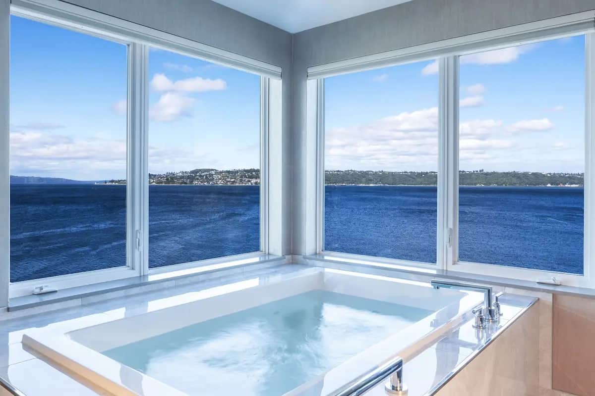 Private in-room jacuzzi at Silver Cloud Hotel - Tacoma Waterfront