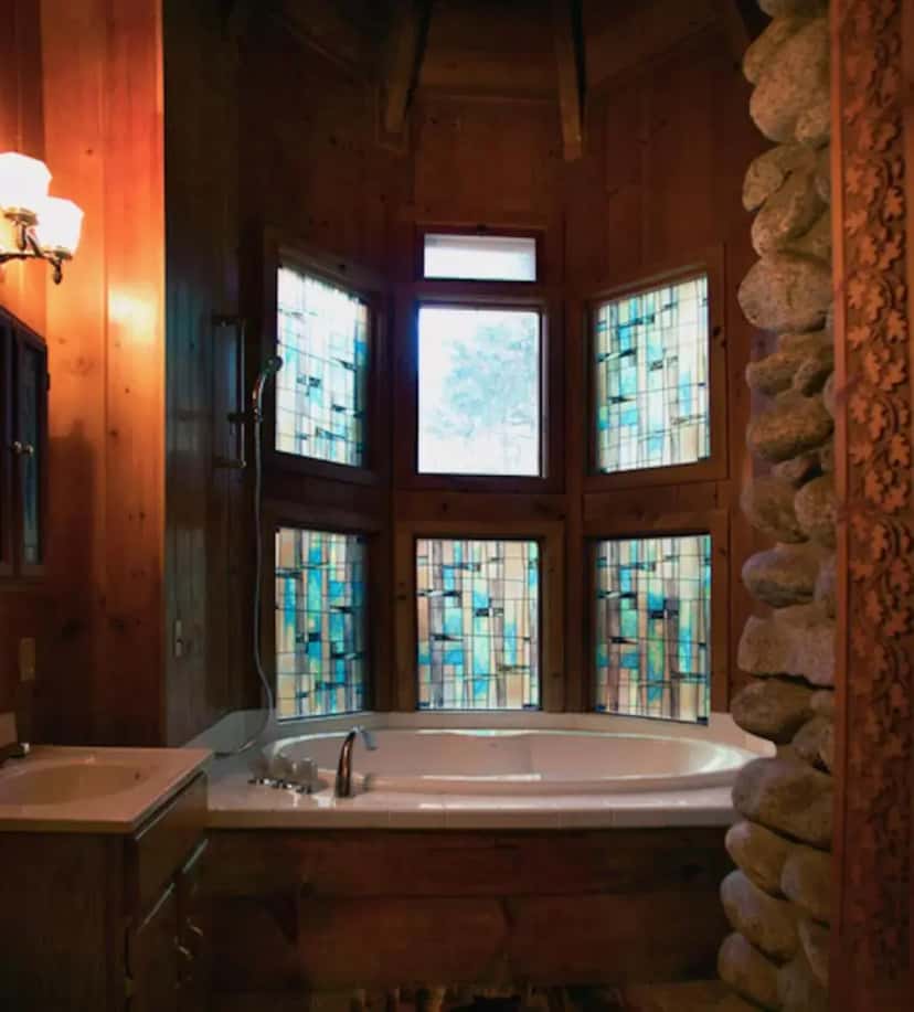 In-room hot tub at Silver Pines Lodge in Cabazon, CA