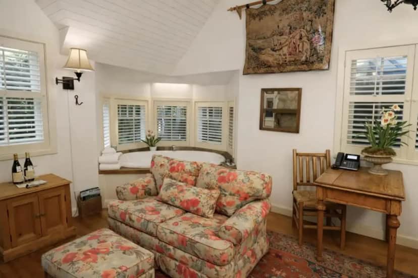 Private in-room jacuzzi tub in the Plumstead Cottage (1 Queen Bed) at Simpson House Inn