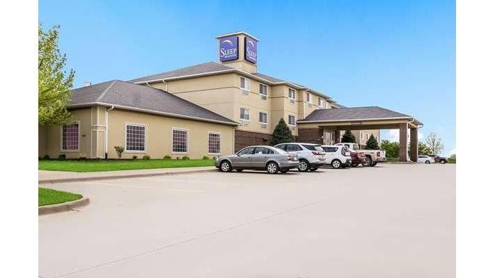 Hotels with jacuzzi in room in North Liberty