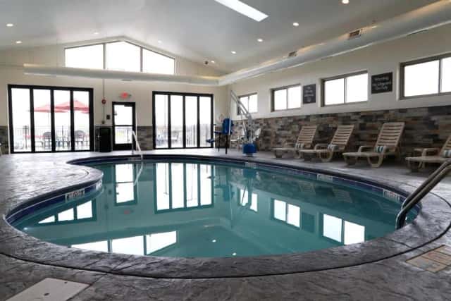 Sleep Inn & Suites Belmont / St. Clairsville — guest room
