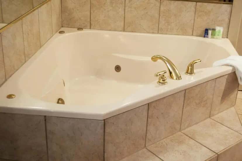 In-room hot tub at Sleep Inn & Suites Buffalo Airport in Amherst, NY