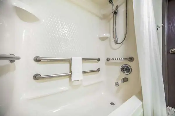Hotels with jacuzzi in room in Columbus