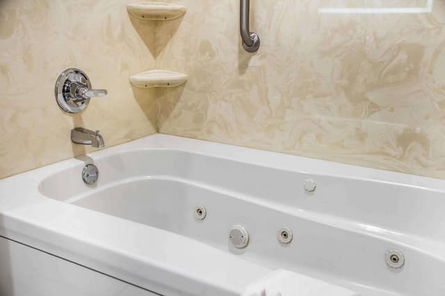Jetted bathtub