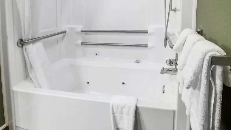 Sleep Inn & Suites Queensbury – Lake George hotel photo 1 in Queensbury, New York