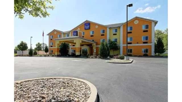 Sleep Inn South Bend Airport — guest room