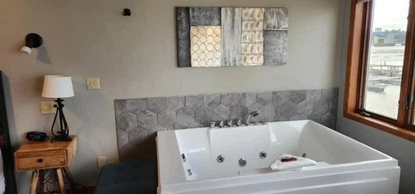 Private in-room jacuzzi in the Suite with Lake View at Snug Harbor Inn