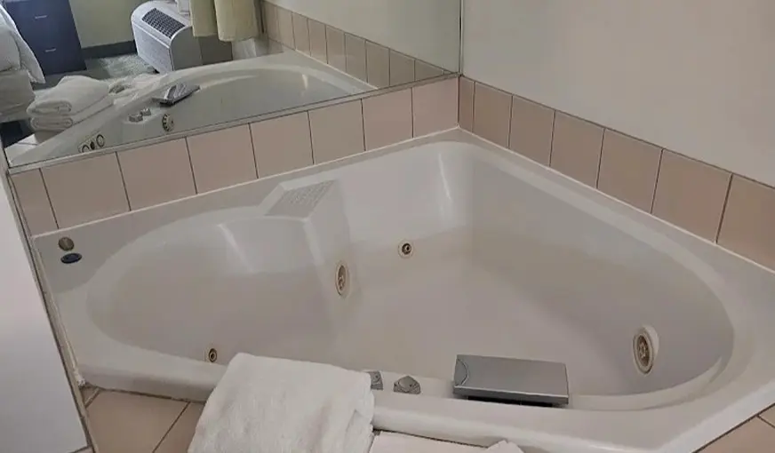 SpringHill Suites Los Angeles LAX/Manhattan Beach — suite