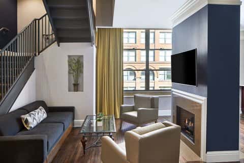 Springhill Suites Memphis Downtown — guest room