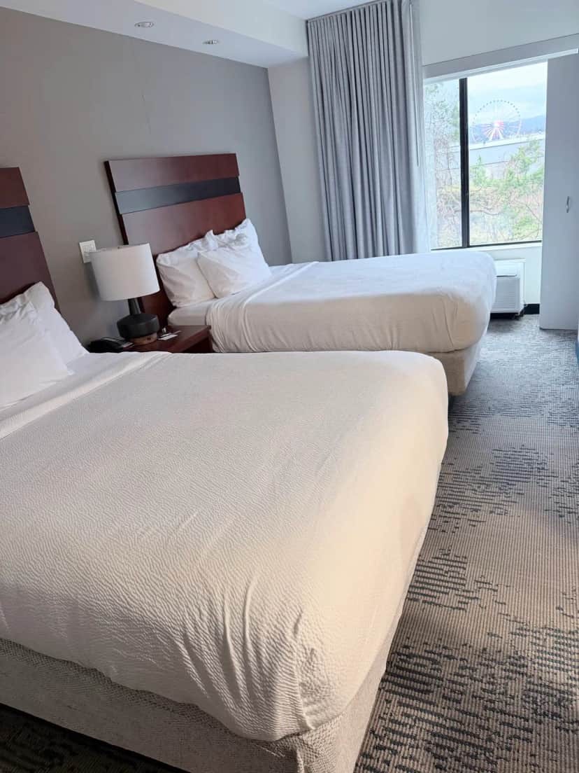 Springhill Suites Pigeon Forge — guest room