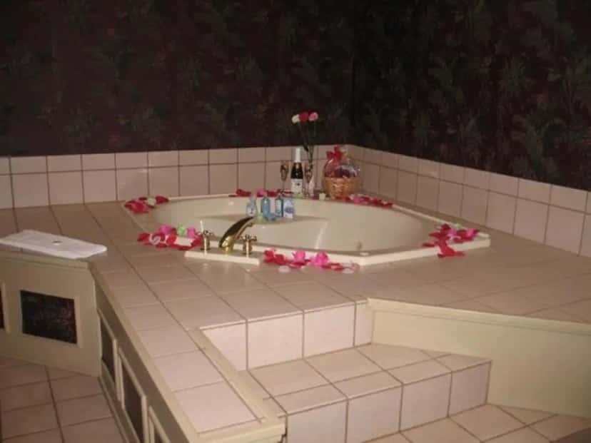 In-room hot tub at Spruce Hill Inn & Cottages in Mansfield, OH
