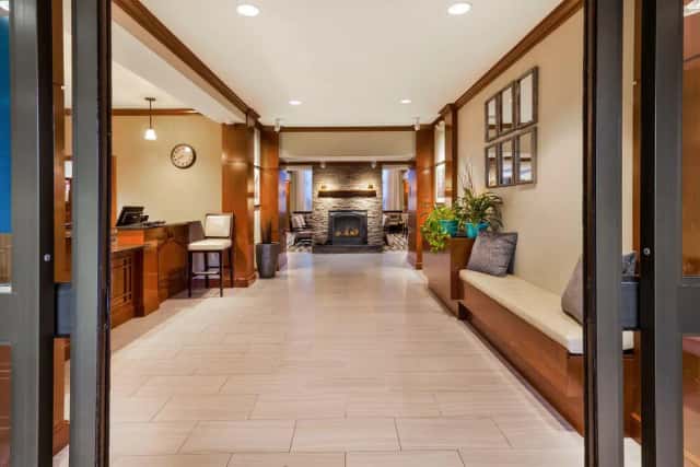 Staybridge Suites Kalamazoo, an IHG hotel — guest room