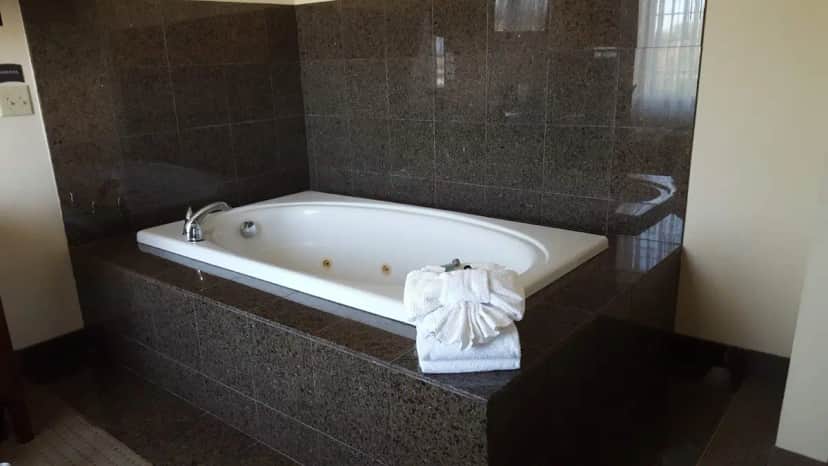Staybridge Suites Milwaukee Airport South, an IHG Hotel — suite