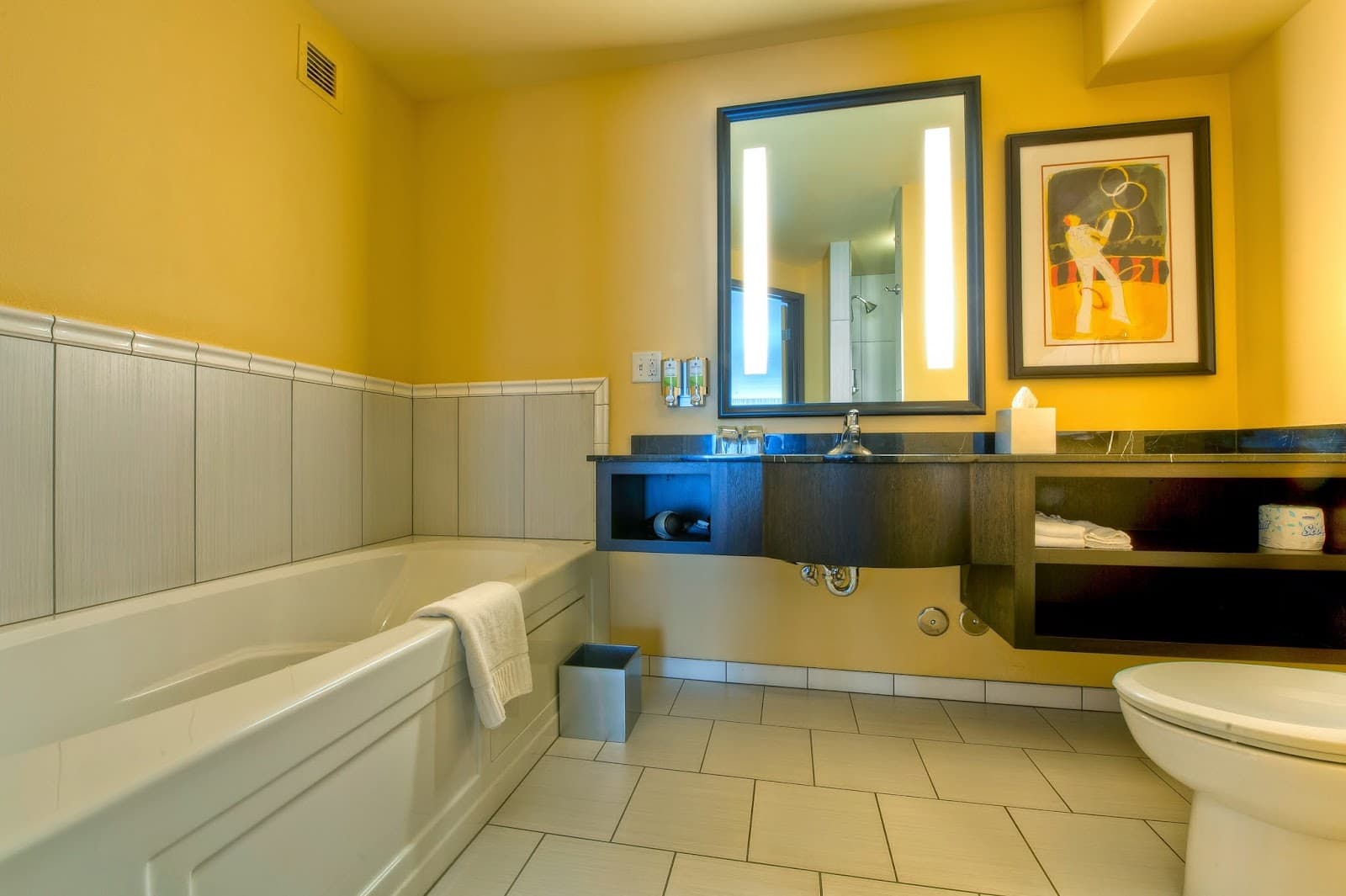 Staypineapple, The Maxwell Hotel, Seattle Center
