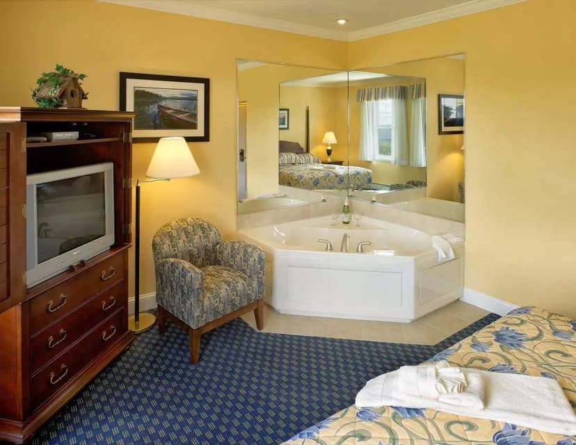 Hotels with jacuzzi in room in Sanbornton