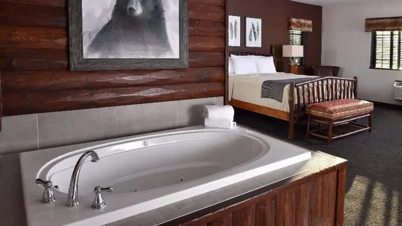In-room hot tub at Stoney Creek Hotel & Conference Center – Tulsa in Broken Arrow, OK