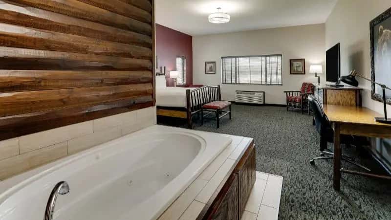 In-room hot tub at Stoney Creek Hotel Kansas City – Independence in Independence, MO