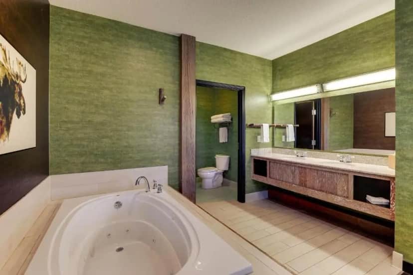 Private in-room jacuzzi tub in the Junior Suite at Stoney Creek Hotel Kansas City – Independence
