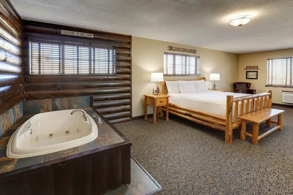 Private in-room jacuzzi in the Expanded King with Whirlpool at Stoney Creek Hotel Quad Cities – Moline