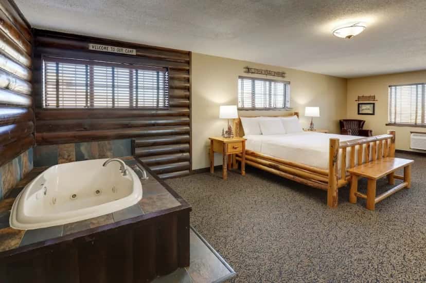 In-room hot tub at Stoney Creek Hotel Quad Cities – Moline in Moline, IL