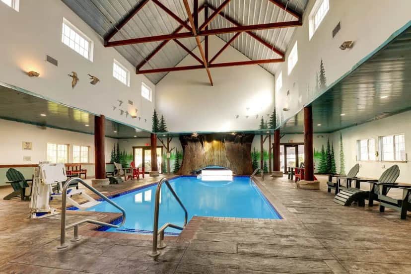 Shared indoor hot tub at Stoney Creek Hotels - Johnston