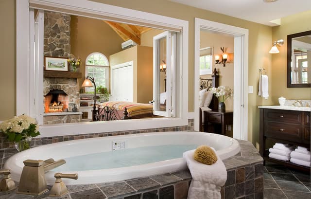 Deep soaking bathtub