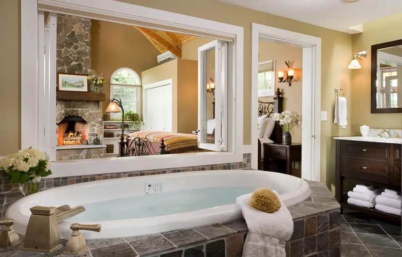 Deep soaking bathtub at Sugar Hill Inn