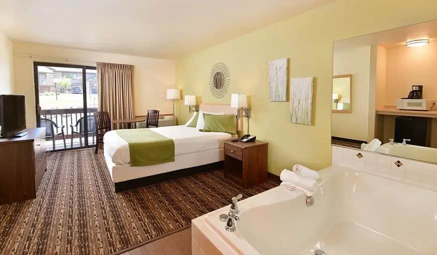 Sunset Bay Resort & Suites hotel photo 1 in Wisconsin Dells, Wisconsin