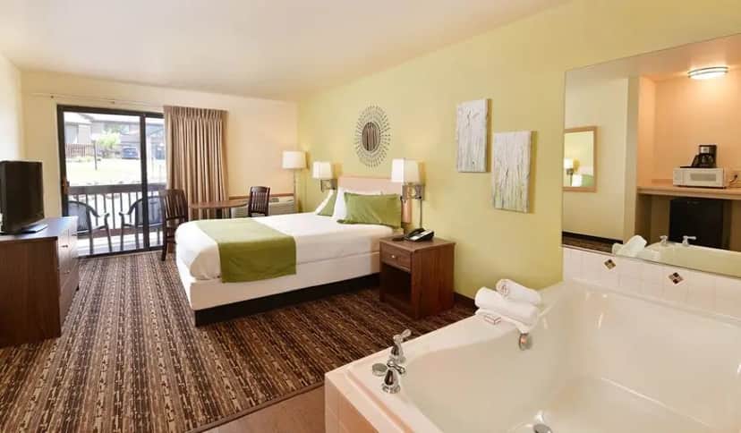 Sunset Bay Resort & Suites hotel photo 1 in Wisconsin Dells, Wisconsin