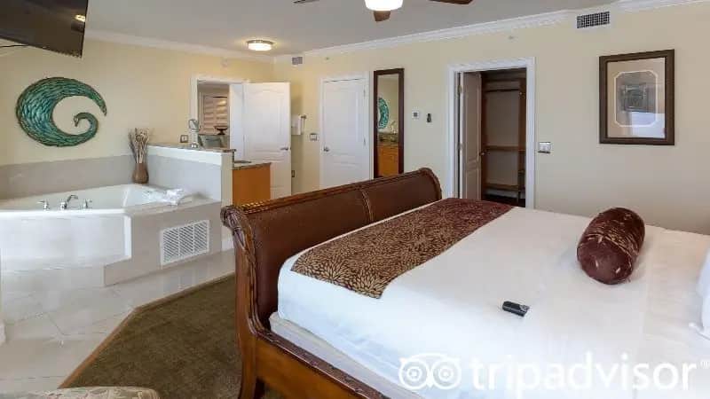 Sunset Vistas Beachfront Suites — suite