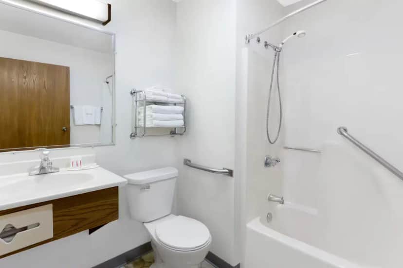 Deep soaking bathtub at Super 8 by Wyndham Antigo