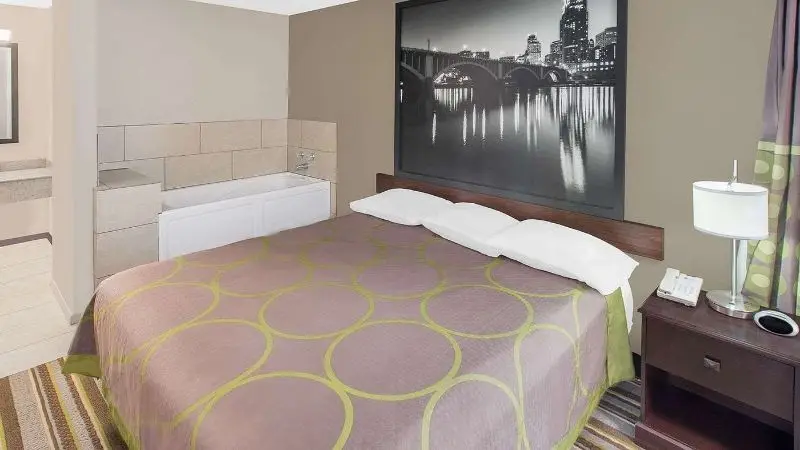 Hotels with jacuzzi in room in Bay St Louis