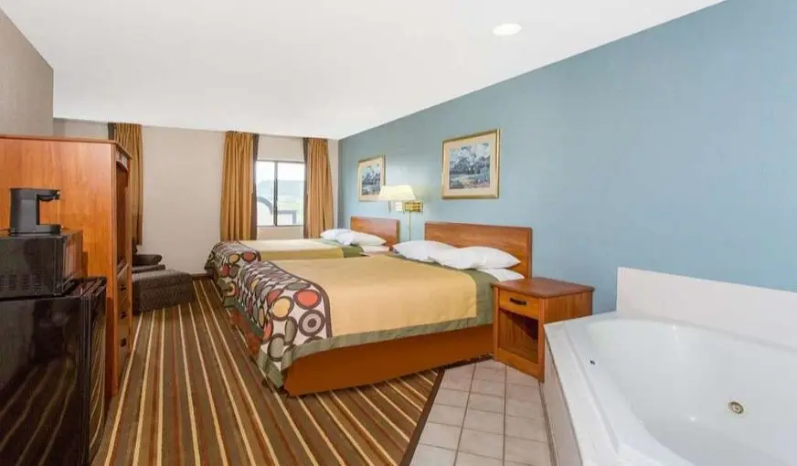 Super 8 by Wyndham Bedford, VA hotel photo 1 in Bedford, Virginia