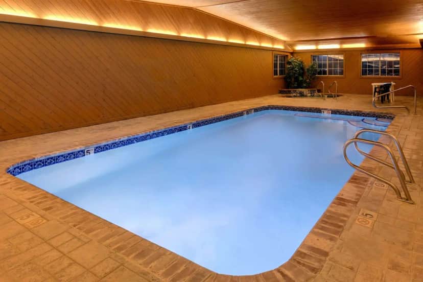 Super 8 by Wyndham Carroll/East — pool
