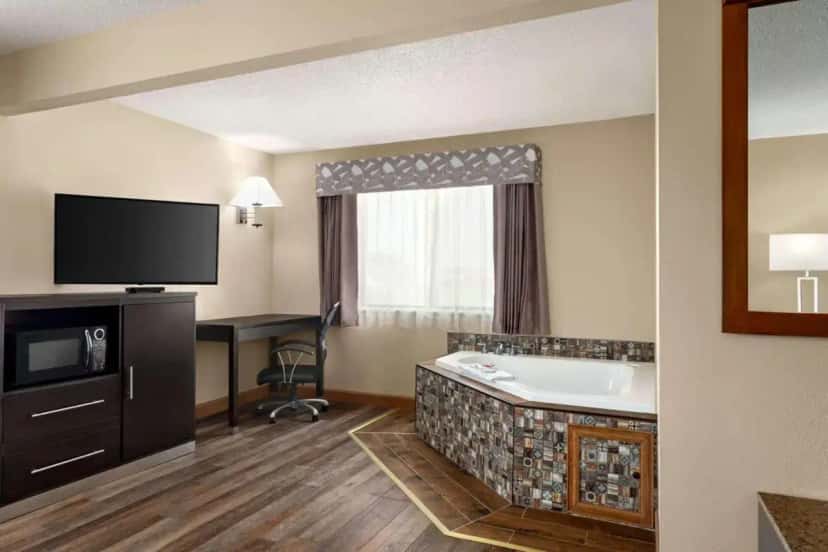 In-room hot tub at Super 8 by Wyndham Chillicothe in Chillicothe, MO