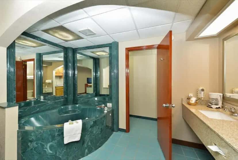 In-room hot tub at Super 8 by Wyndham Clarksville Northeast in Oak Grove, MO