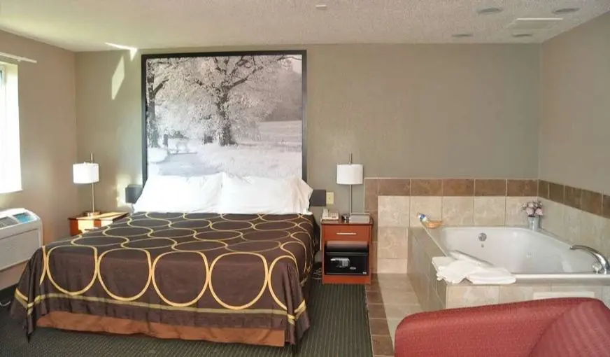 Hotels with jacuzzi in room in Clearfield