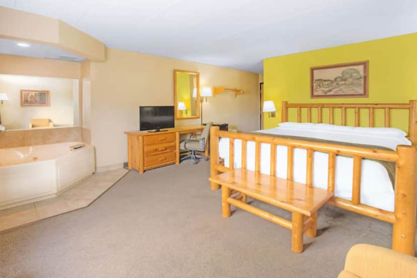 Private in-room jacuzzi tub at Super 8 by Wyndham Davenport