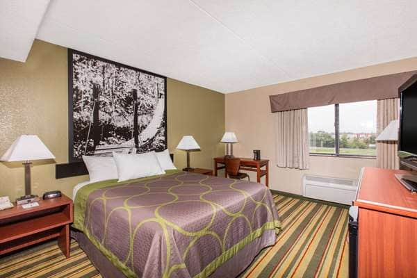 Super 8 By Wyndham Frederick — guest room
