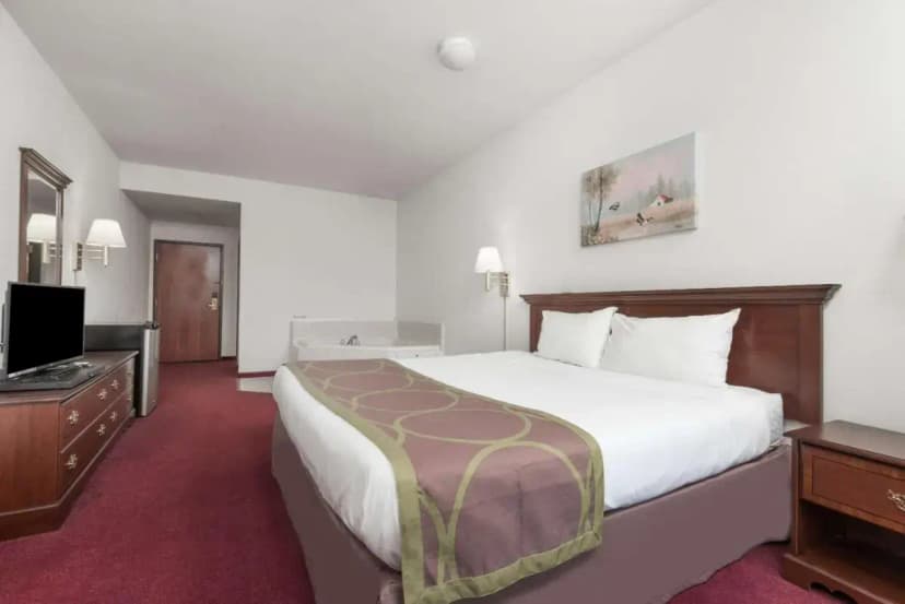 Hotels with jacuzzi in room in Grayson