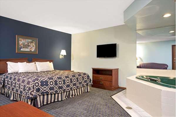Jetted bathtub